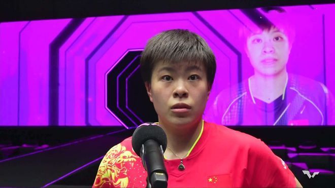 脱衣服的漂亮姐姐